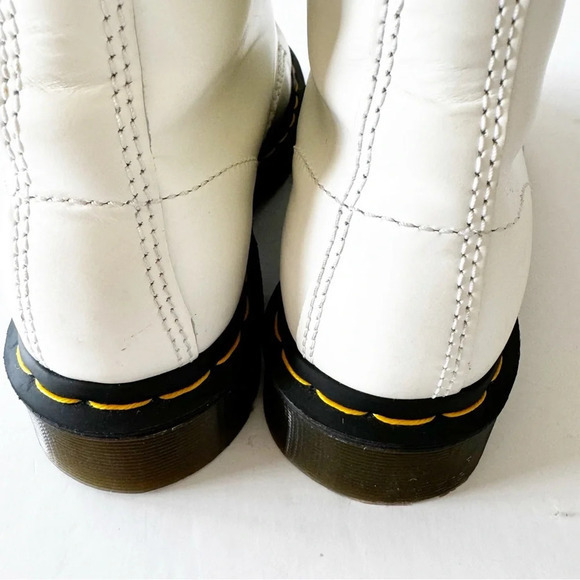 Doc Martens White Leather 11821 Boot 8 Eye AirWair Bouncing Soles Women’s Size 6 - Picture 8 of 15